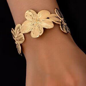 Elegant Bohemian Flower Design Open Cuff Bracelet Z133